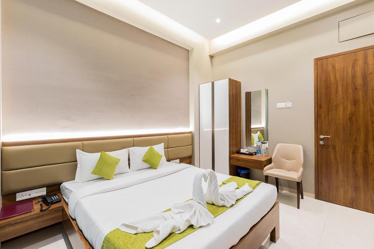 Hotel Seven Oaks Navi Mumbai Exterior photo