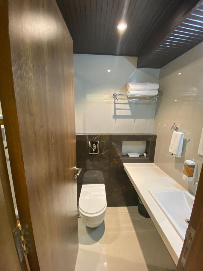 Hotel Seven Oaks Navi Mumbai Exterior photo