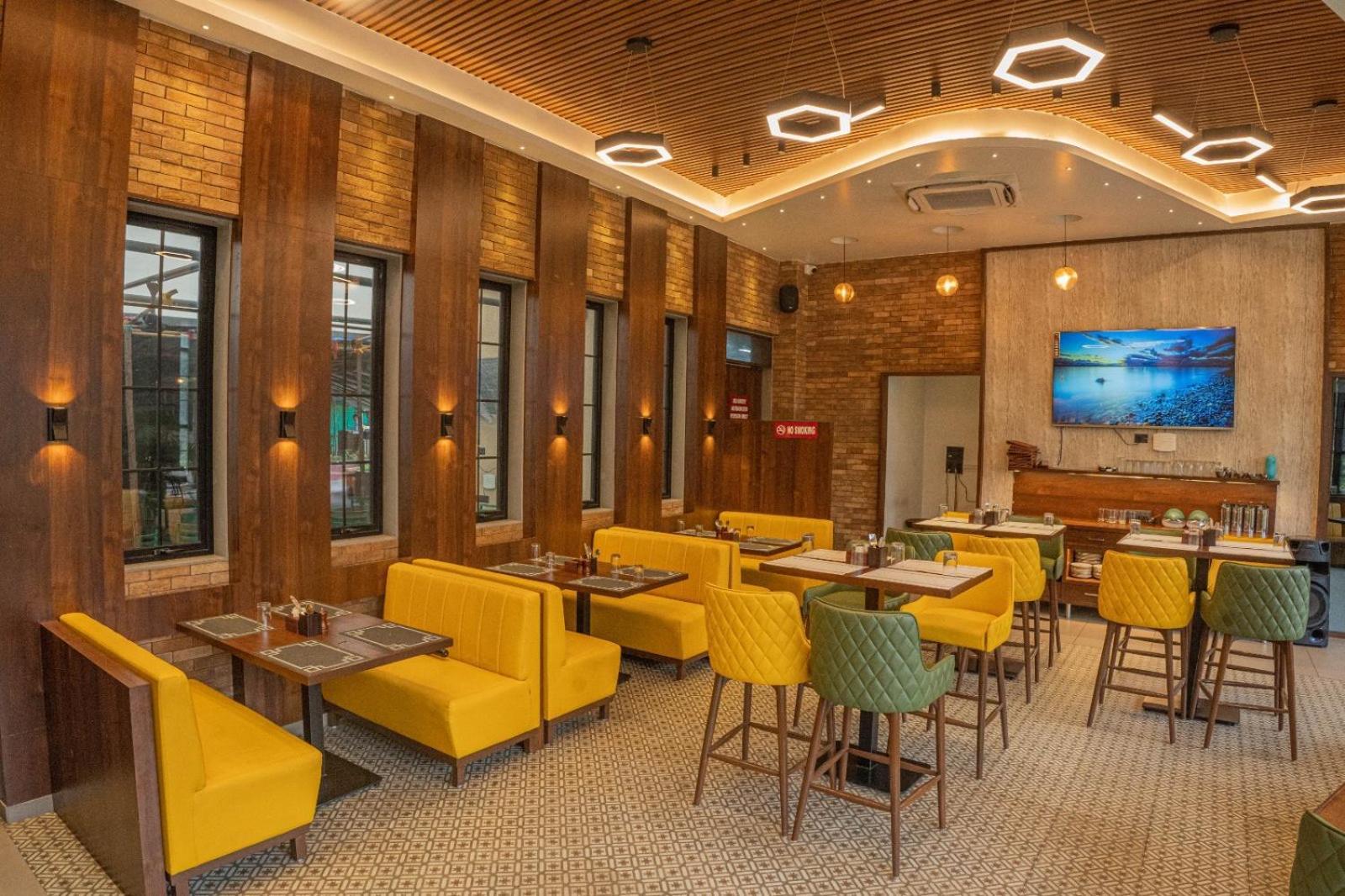 Hotel Seven Oaks Navi Mumbai Exterior photo