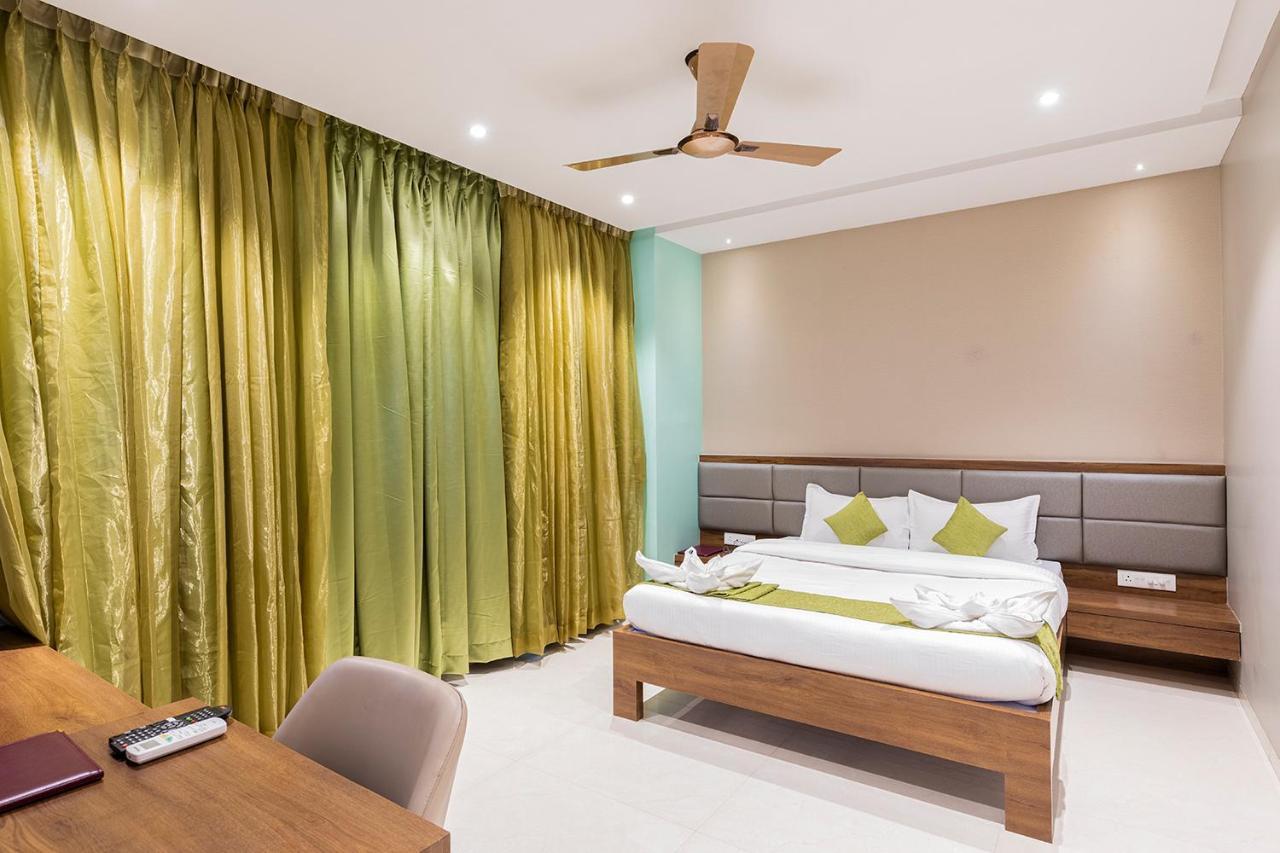 Hotel Seven Oaks Navi Mumbai Exterior photo